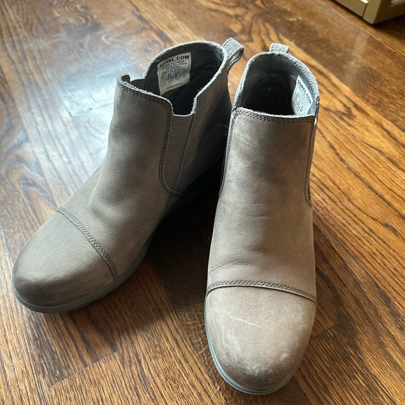 Sorel Evie II Chelsea boot - Picture 2 of 5